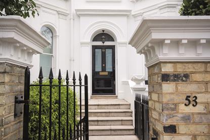 PW260523_posh home_shutterstock_1615476433_cred Neil Lang