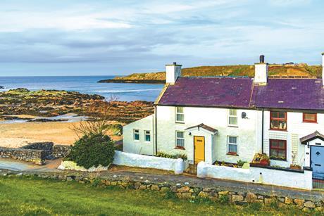 Angelsey cottages shutterstock_2272139075 Gail Johnson