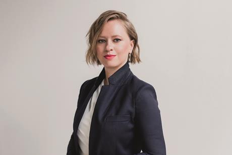 Ademchic-Karolina-5447-L-extended