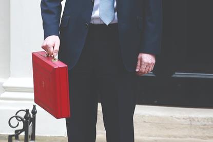 Jeremy Hunt Budget briefcase shutterstock_2275392711 Fred Duval